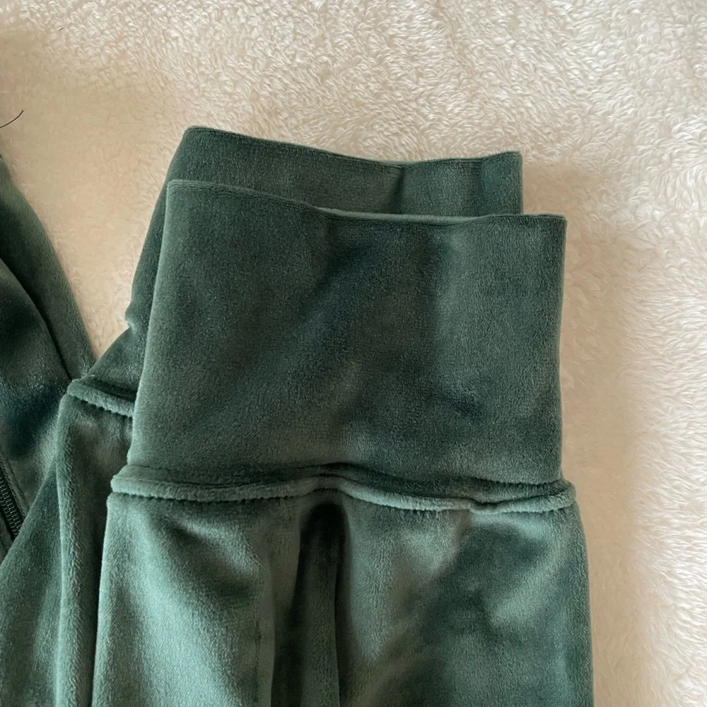 EUC Aerie Dark Green Velour Jogger Sweatpants - Picture 2 of 8
